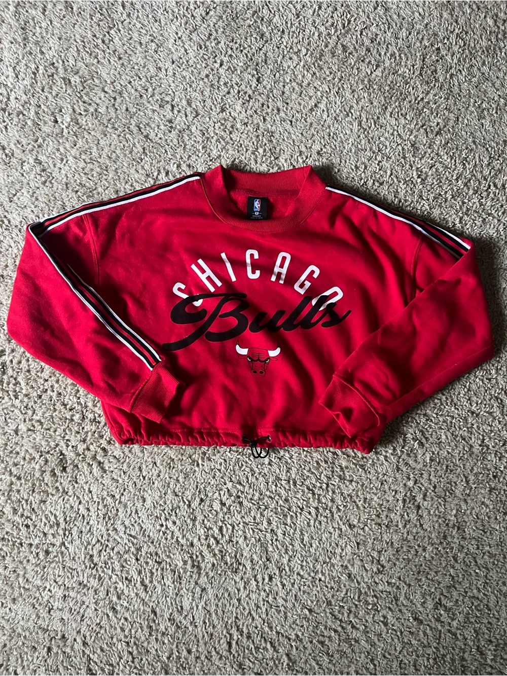 Chicago Bulls NBA Women’s Red Cropped Sweatshirt